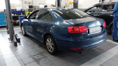 Volkswagen Jetta 2012 года, 230 008 км - вид 4