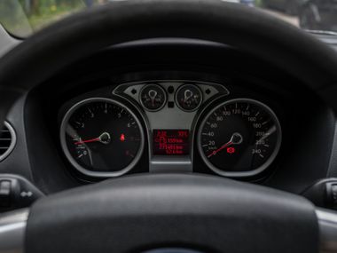 Ford Focus 2010 года, 271 478 км - вид 5