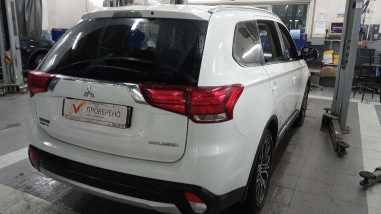 Mitsubishi Outlander 2018 года, 155 000 км - вид 3