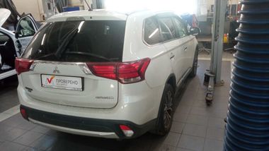 Mitsubishi Outlander 2015 года, 298 000 км - вид 3