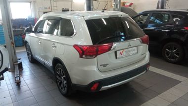 Mitsubishi Outlander 2015 года, 298 000 км - вид 4