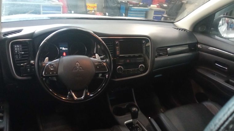 Mitsubishi Outlander 2015 года, 298 000 км - вид 5