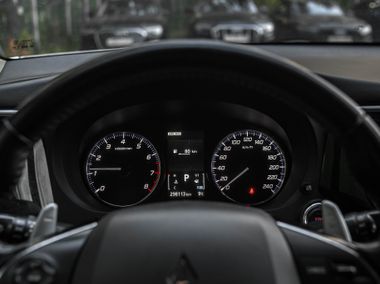 Mitsubishi Outlander 2015 года, 298 000 км - вид 5