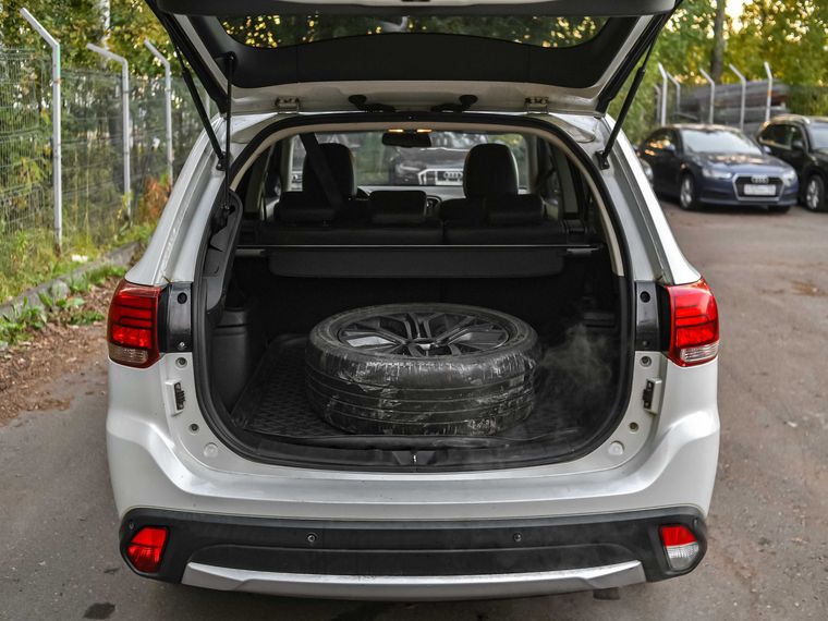 Mitsubishi Outlander 2015 года, 298 000 км - вид 17