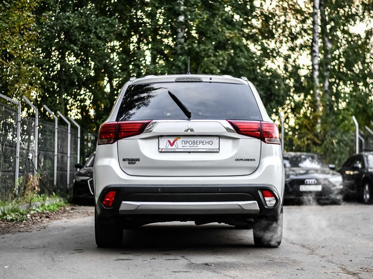 Mitsubishi Outlander 2015 года, 298 000 км - вид 4