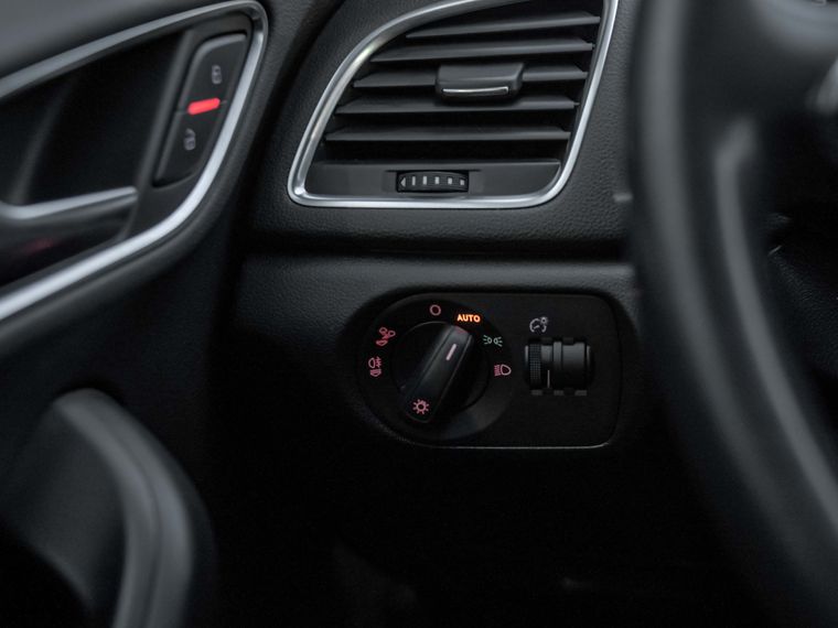 Audi Q3 2015 года, 146 920 км - вид 11