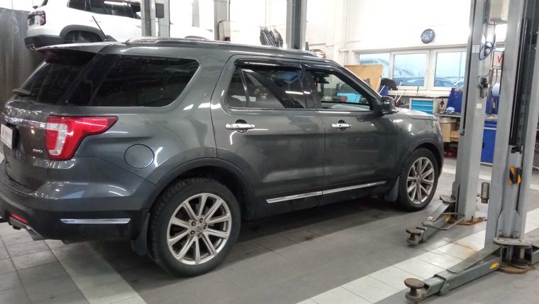 Ford Explorer 2018 года, 206 843 км - вид 3