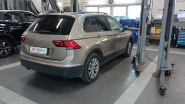 Volkswagen Tiguan 2020 года, 54 000 км - вид 3