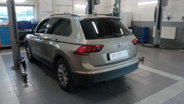 Volkswagen Tiguan 2020 года, 54 000 км - вид 4