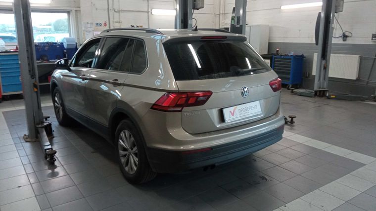 Volkswagen Tiguan 2020 года, 54 000 км - вид 4