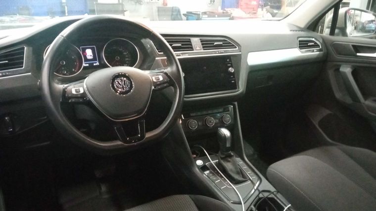 Volkswagen Tiguan 2020 года, 54 000 км - вид 5