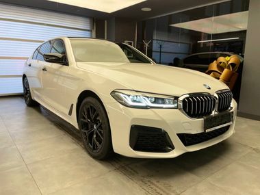 BMW 5 серия 2023 года, 22 000 км - вид 3