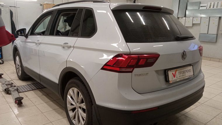 Volkswagen Tiguan 2020 года, 140 000 км - вид 4