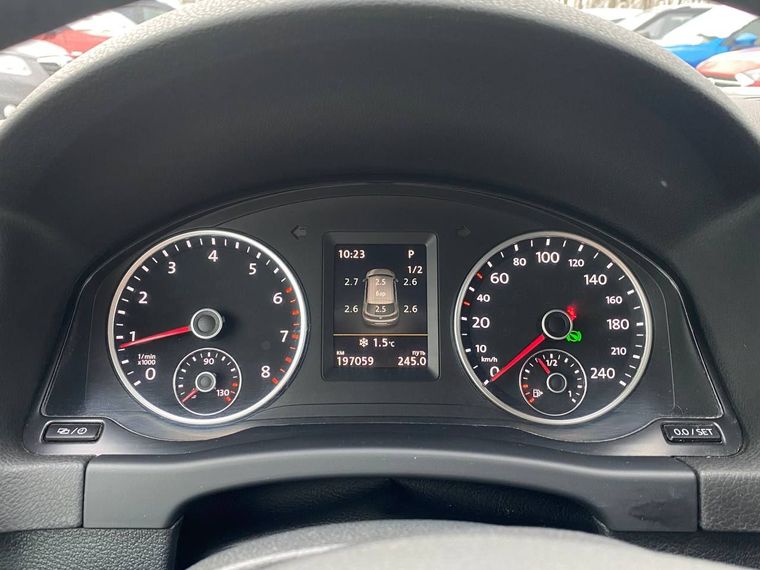 Volkswagen Tiguan 2015 года, 196 886 км - вид 8
