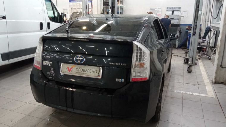 Toyota Prius 2010 года, 214 998 км - вид 3