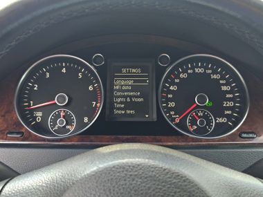 Volkswagen Passat 2010 года, 313 340 км - вид 8