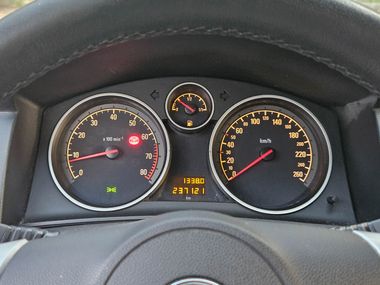 Opel Astra GTC 2010 года, 237 118 км - вид 8