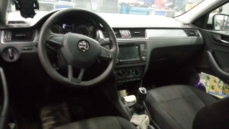 Skoda Rapid 2018 года, 130 400 км - вид 5