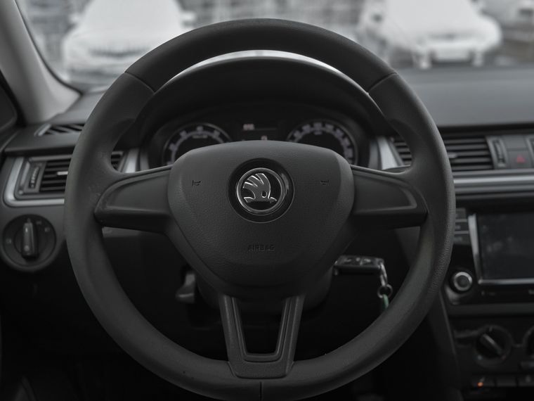 Skoda Rapid 2018 года, 130 400 км - вид 6