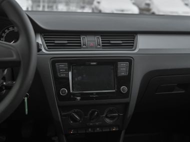 Skoda Rapid 2018 года, 130 400 км - вид 7