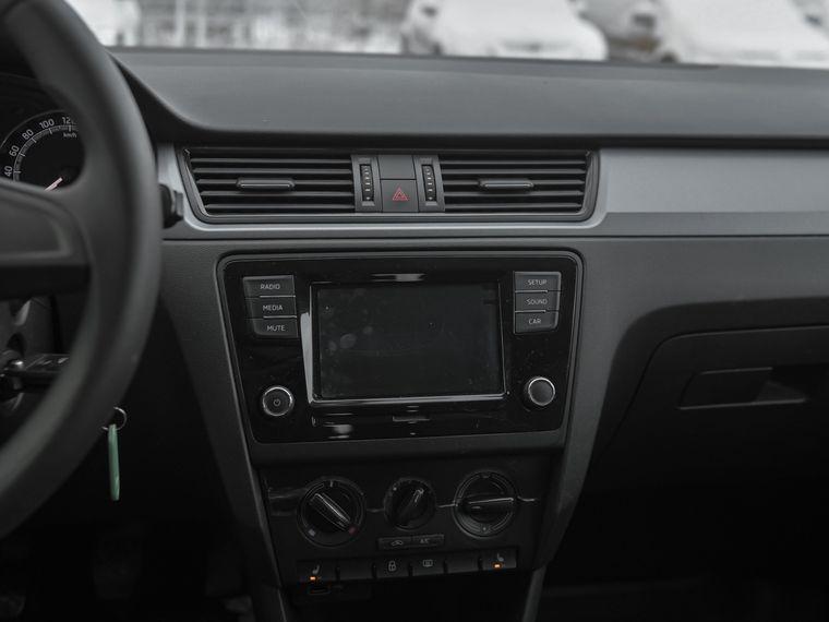 Skoda Rapid 2018 года, 130 400 км - вид 7