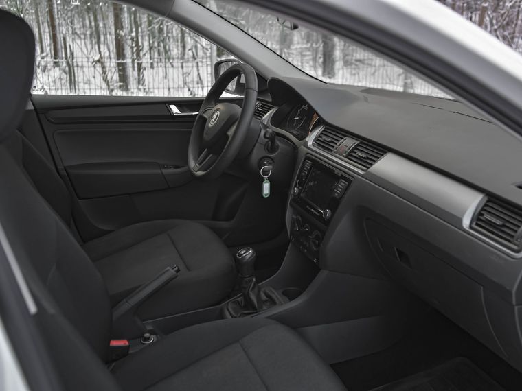 Skoda Rapid 2018 года, 130 400 км - вид 12