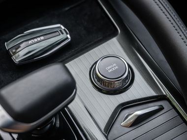 Синий Geely Monjaro 2023 года | VIN 17481668
