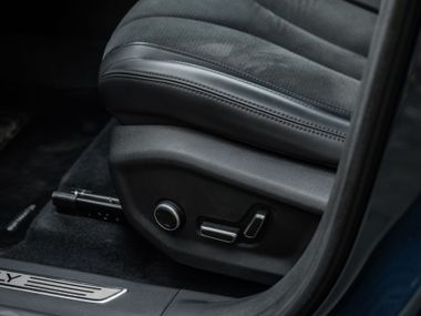 Синий Geely Monjaro 2023 года | VIN 17481668