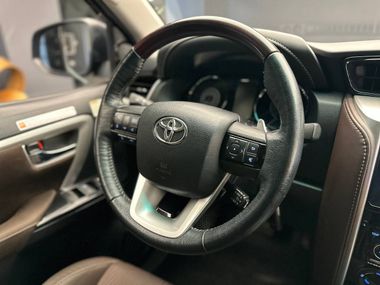 Toyota Fortuner 2019 года, 215 000 км - вид 11