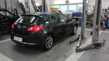 Opel Astra 2014 года, 245 899 км - вид 3