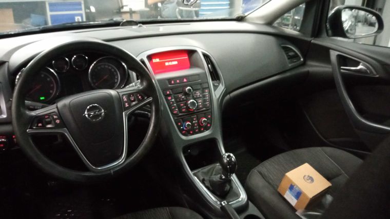 Opel Astra 2014 года, 245 899 км - вид 5