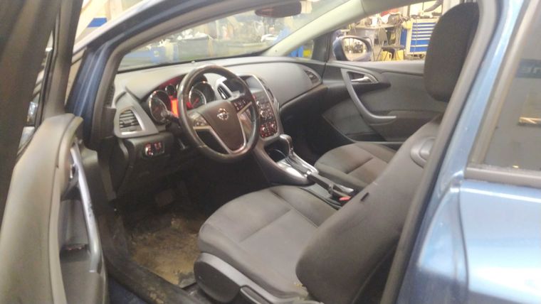 Opel Astra GTC 2013 года, 113 586 км - вид 5
