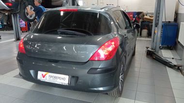 Peugeot 308 2008 года, 204 468 км - вид 3