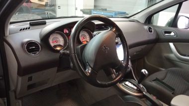 Peugeot 308 2008 года, 204 468 км - вид 5