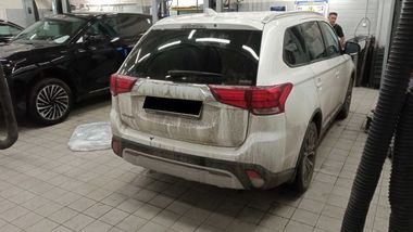 Mitsubishi Outlander 2020 года, 194 309 км - вид 3