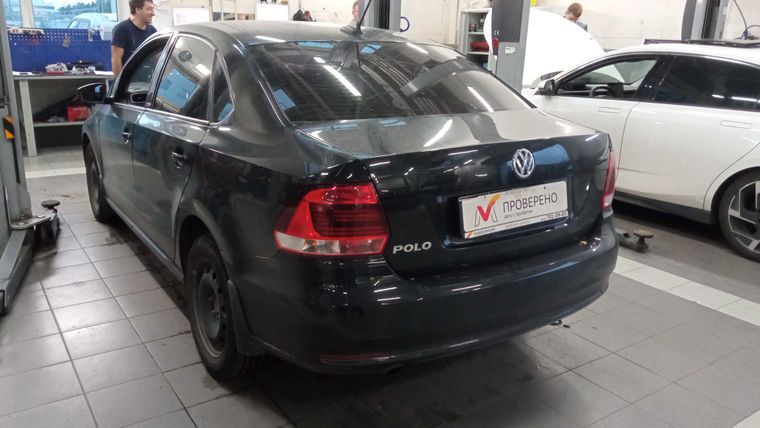 Volkswagen Polo 2017 года, 100 000 км - вид 4