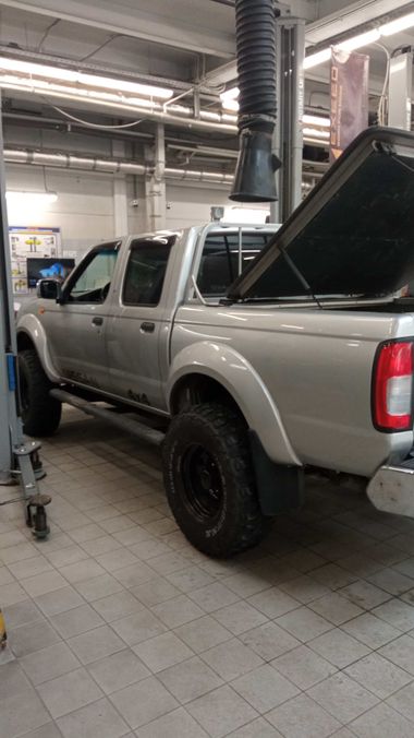 Nissan NP300 2011 года, 218 477 км - вид 5
