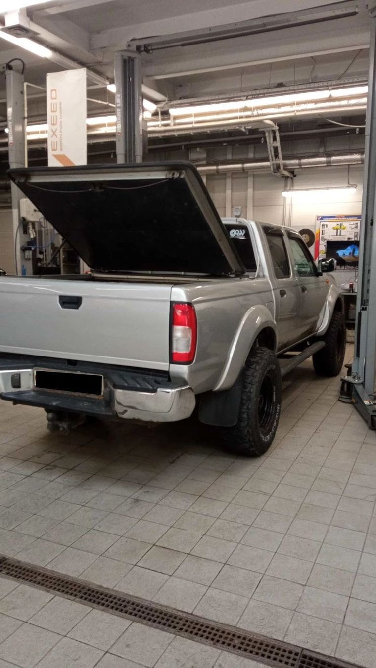 Nissan NP300 2011 года, 218 477 км - вид 3