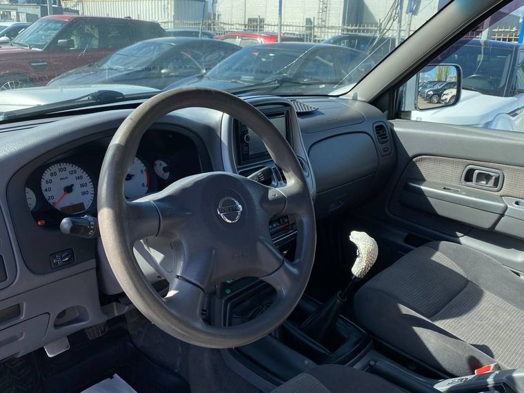 Nissan NP300 2011 года, 218 477 км - вид 9