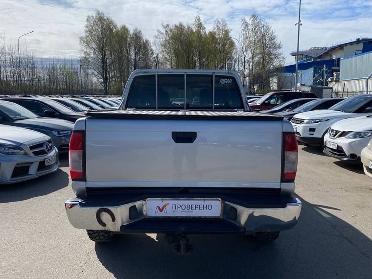 Nissan NP300 2011 года, 218 477 км - вид 5