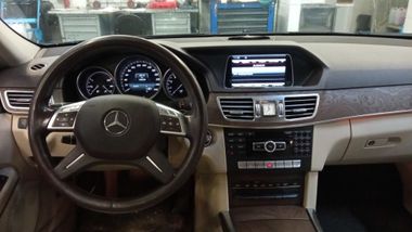 Mercedes-Benz E-класс 2013 года, 168 238 км - вид 5