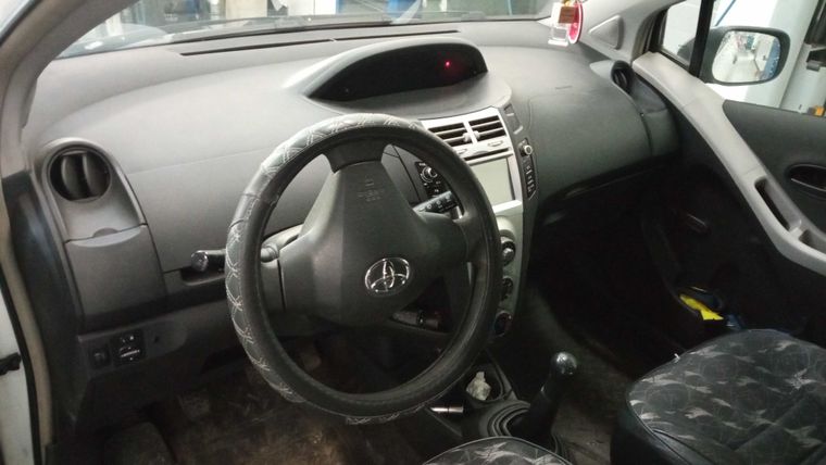 Toyota Yaris 2007 года, 196 718 км - вид 5