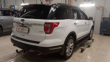 Ford Explorer 2018 года, 129 320 км - вид 3