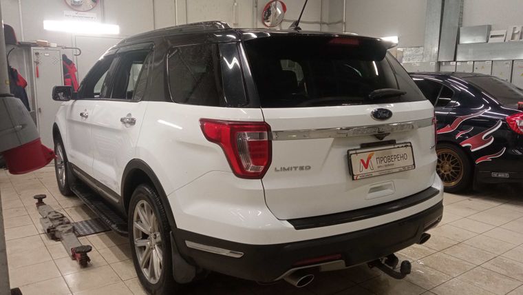 Ford Explorer 2018 года, 129 320 км - вид 4