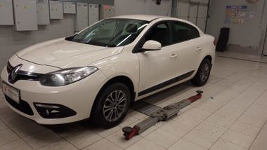 Renault Fluence 2013 года, 87 164 км - вид 4