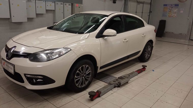 Renault Fluence 2013 года, 87 164 км - вид 4