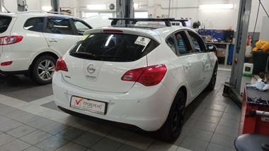 Opel Astra 2012 года, 143 308 км - вид 3