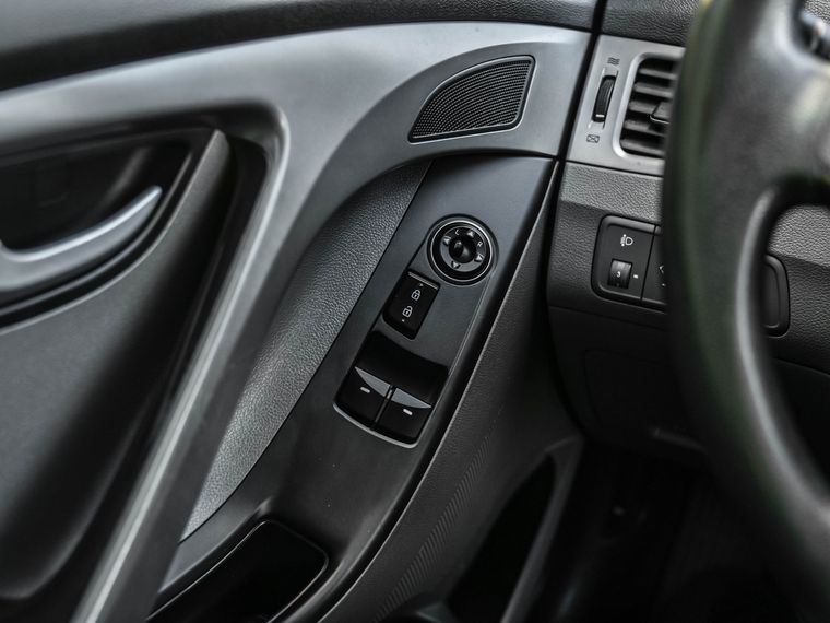 Hyundai Elantra 2014 года, 184 000 км - вид 9