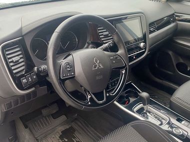 Mitsubishi Outlander 2021 года, 43 795 км - вид 11