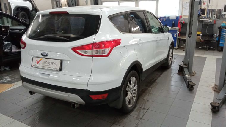 Ford Kuga 2016 года, 128 571 км - вид 3